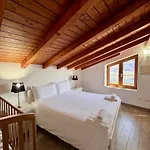 Rustico Maria Full House View Escape *