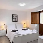 Rustico Maria Full House View Escape *