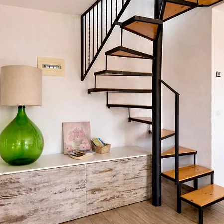 Rustico Maria Full House View Escape *