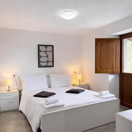 Rustico Maria Full House View Escape *