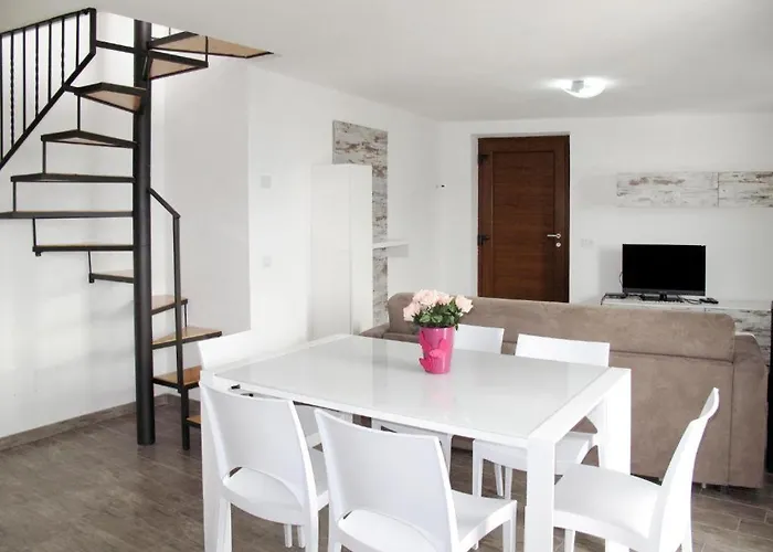 Rustico Maria Full House View Escape *